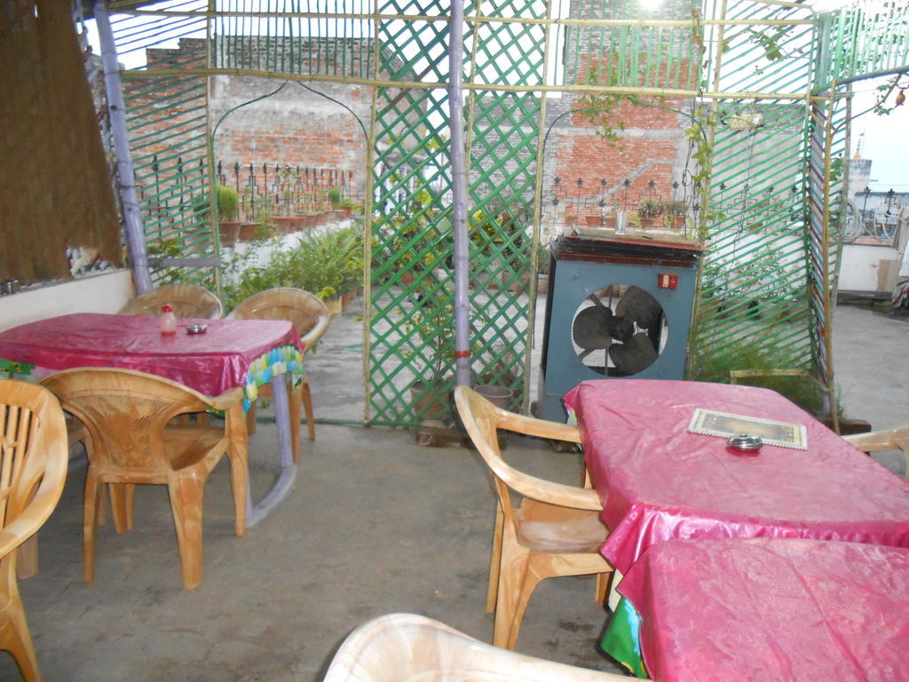 Elvis Guest House Varanasi Exterior foto